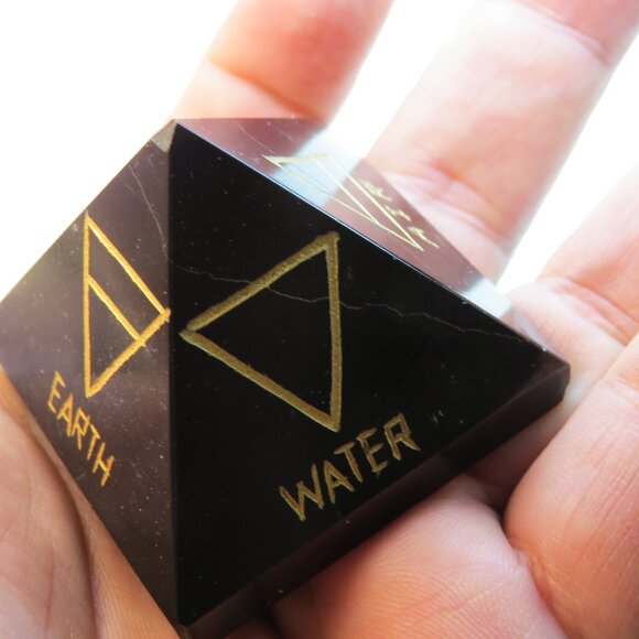 Black Turmaline Pyramid Gold engraved - Picture 4 of 4